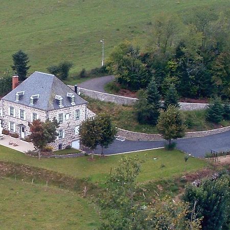 Maison D'Hotes La Nichee Rochefort-Montagne Экстерьер фото
