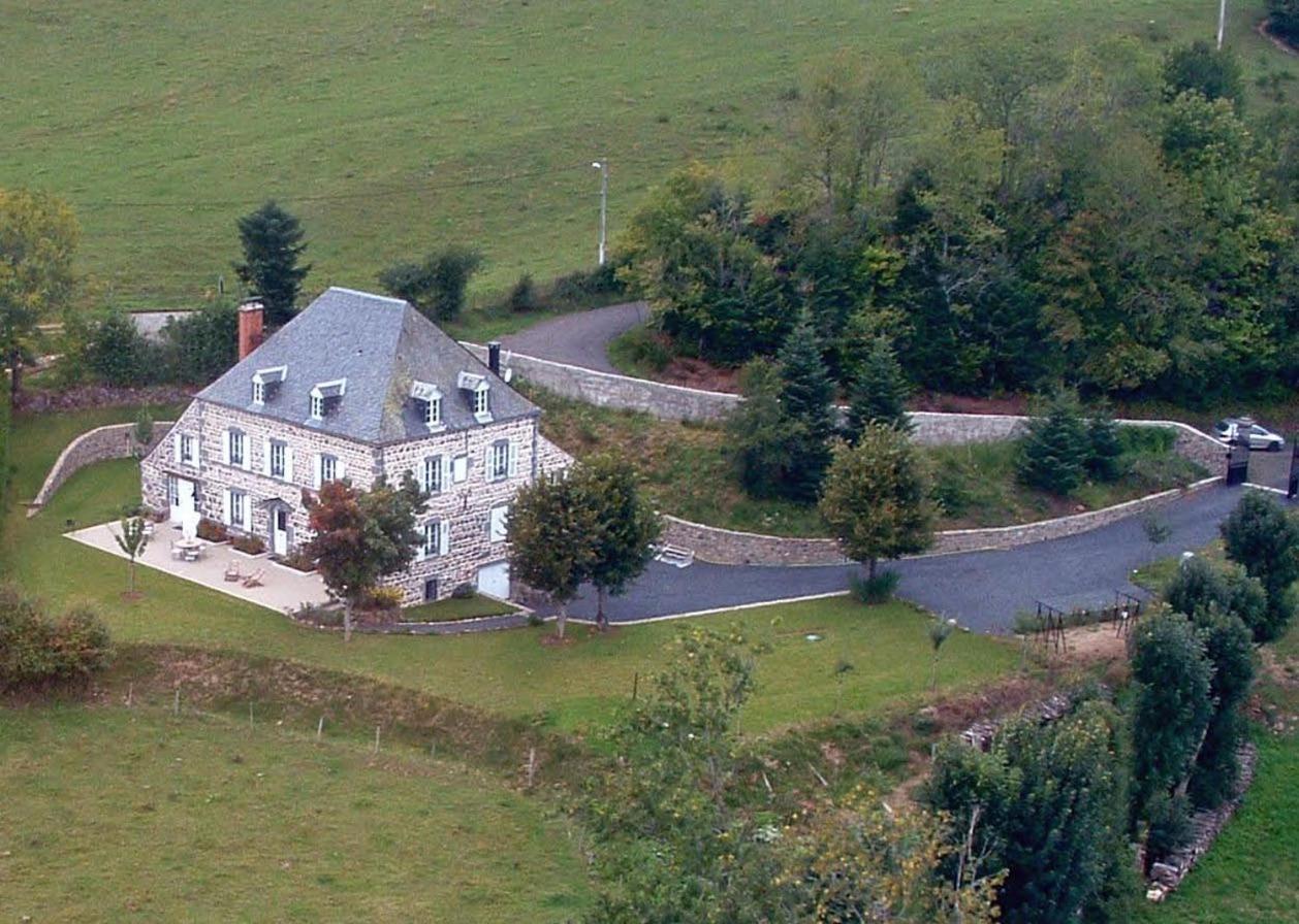 Maison D'Hotes La Nichee Rochefort-Montagne Экстерьер фото