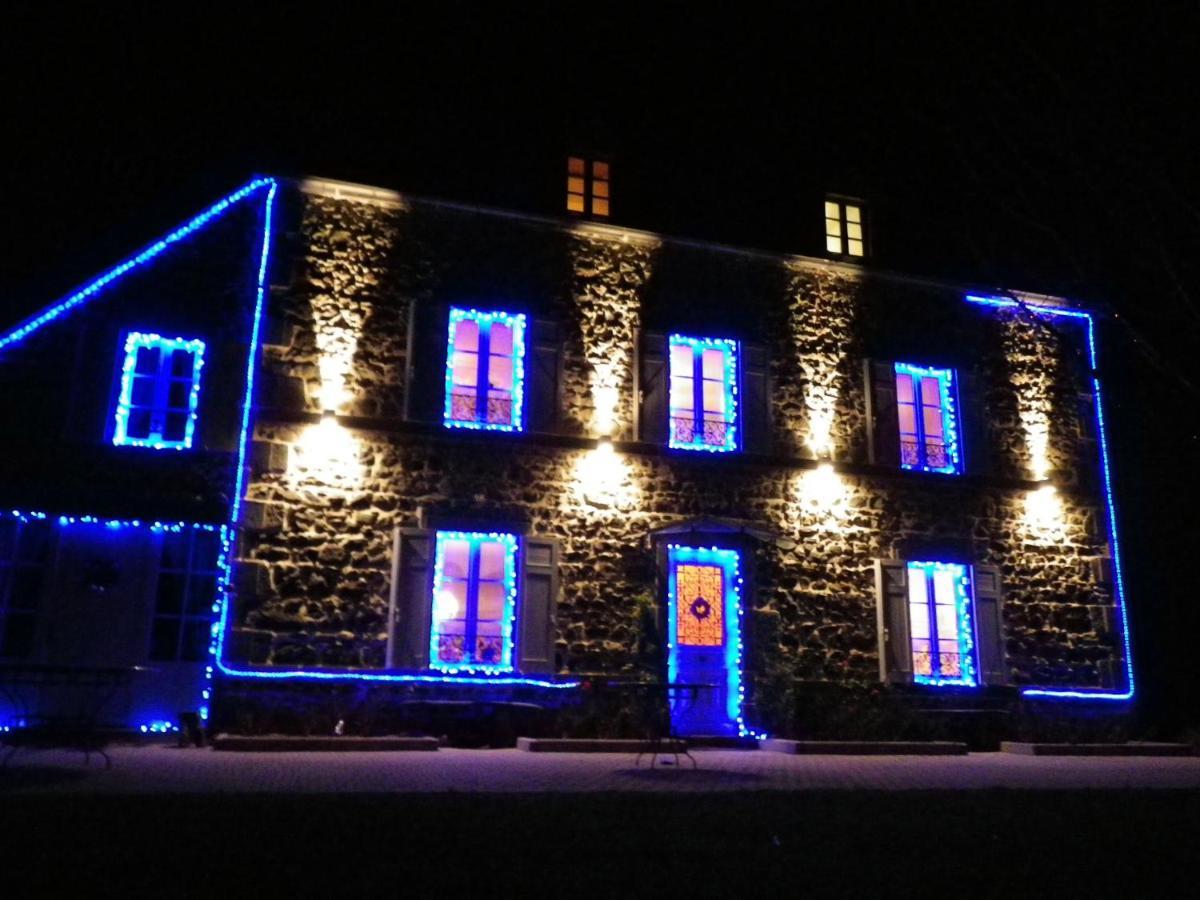 Maison D'Hotes La Nichee Rochefort-Montagne Экстерьер фото