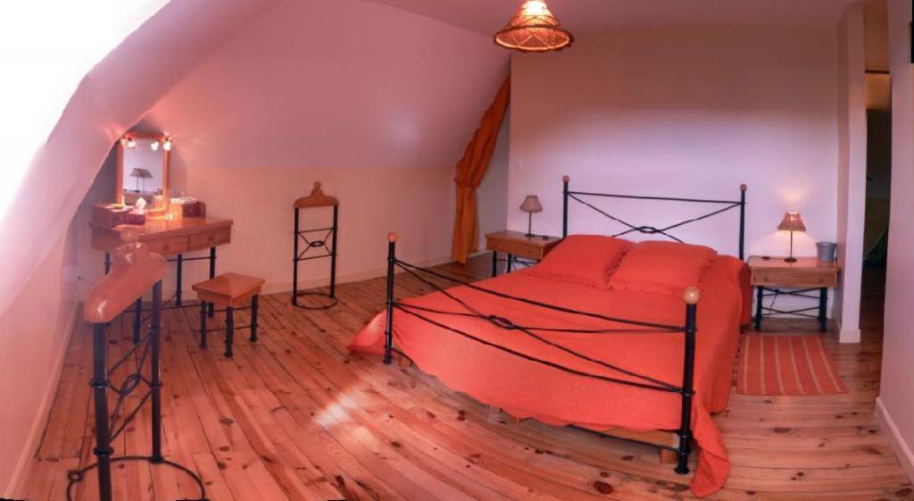 Maison D'Hotes La Nichee Rochefort-Montagne Экстерьер фото