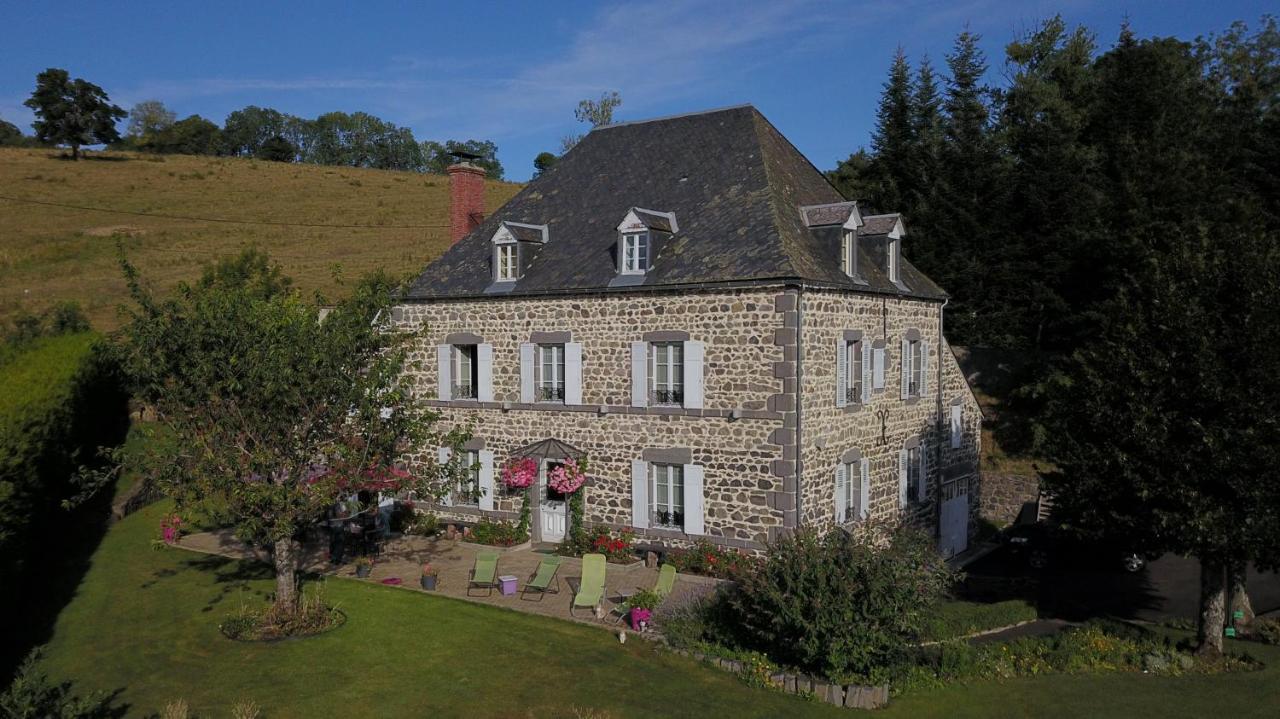 Maison D'Hotes La Nichee Rochefort-Montagne Экстерьер фото