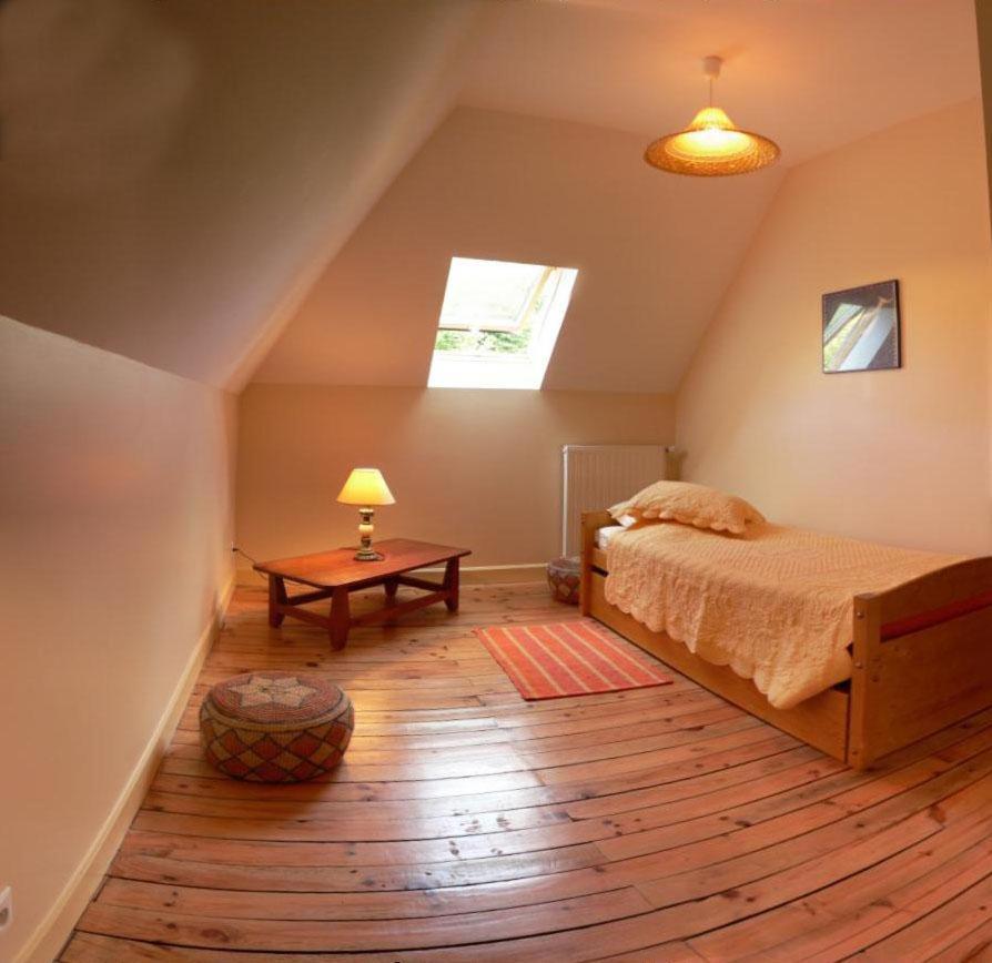Maison D'Hotes La Nichee Rochefort-Montagne Экстерьер фото