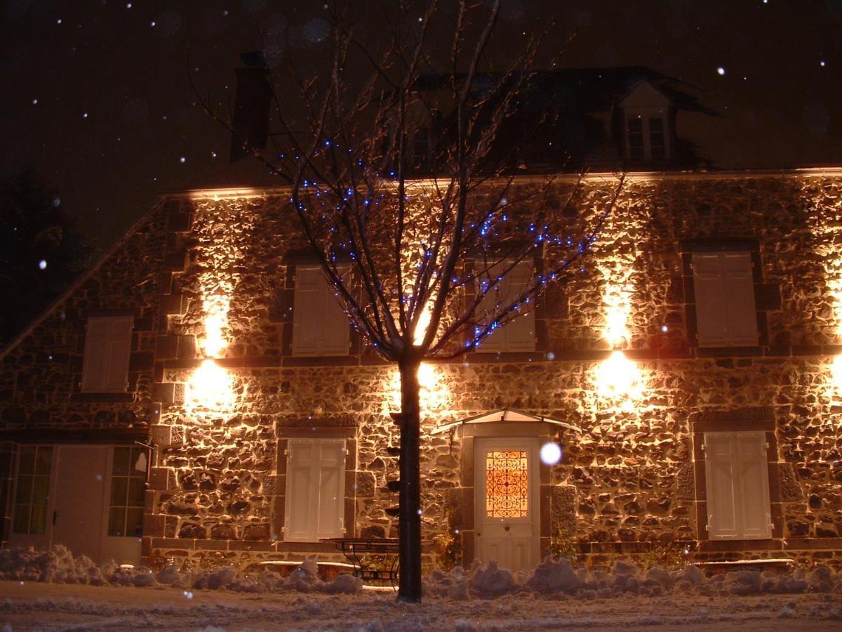 Maison D'Hotes La Nichee Rochefort-Montagne Экстерьер фото